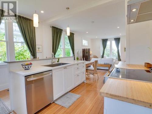 6309 Oak Street, Powell River, BC - Indoor Photo Showing Kitchen