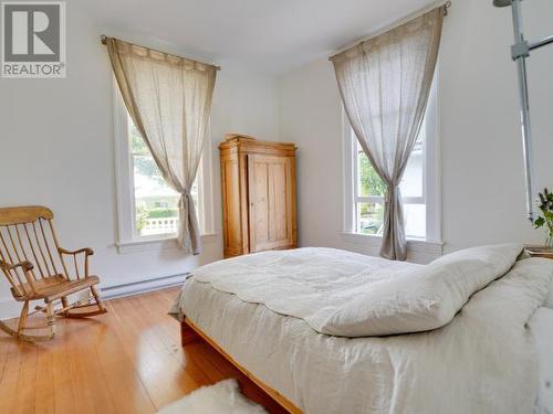 6309 Oak Street, Powell River, BC - Indoor Photo Showing Bedroom