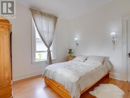 6309 Oak Street, Powell River, BC - Indoor Photo Showing Bedroom