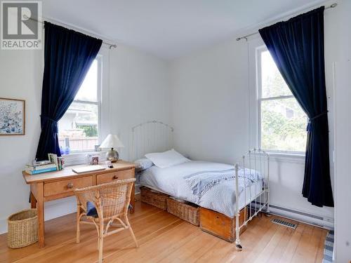 6309 Oak Street, Powell River, BC - Indoor Photo Showing Bedroom