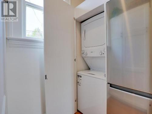 6309 Oak Street, Powell River, BC - Indoor Photo Showing Laundry Room