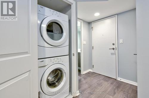 1601 - 400 Adelaide Street, Toronto, ON - Indoor Photo Showing Laundry Room