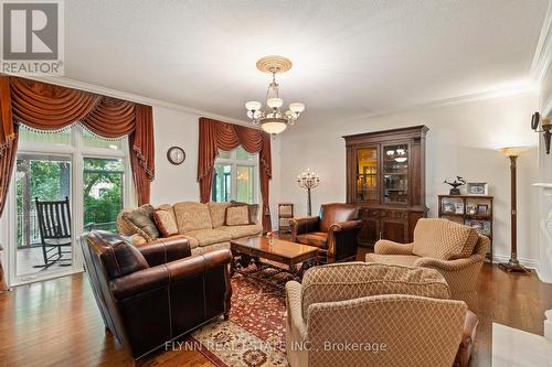 18 Park Court, Niagara-On-The-Lake, ON - Indoor Photo Showing Living Room