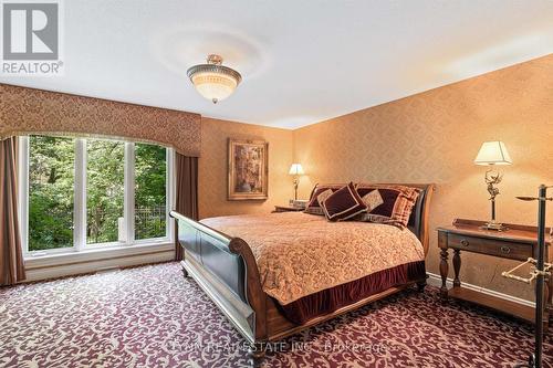 18 Park Court, Niagara-On-The-Lake, ON - Indoor Photo Showing Bedroom