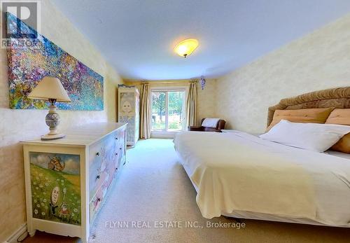 18 Park Court, Niagara-On-The-Lake, ON - Indoor Photo Showing Bedroom