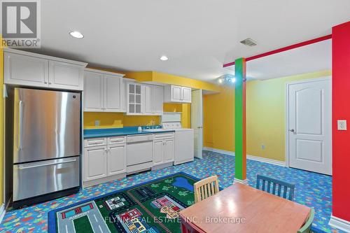 18 Park Court, Niagara-On-The-Lake, ON - Indoor Photo Showing Kitchen