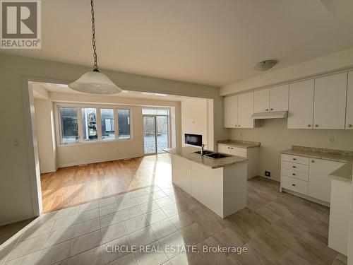 22 Velvet Way, Thorold, ON - Indoor Photo Showing Kitchen