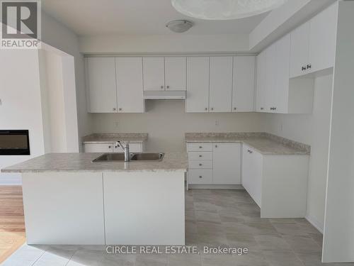 22 Velvet Way, Thorold, ON - Indoor Photo Showing Kitchen