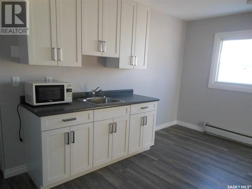 2712 7Th Avenue, Regina, SK - Indoor Photo Showing Kitchen