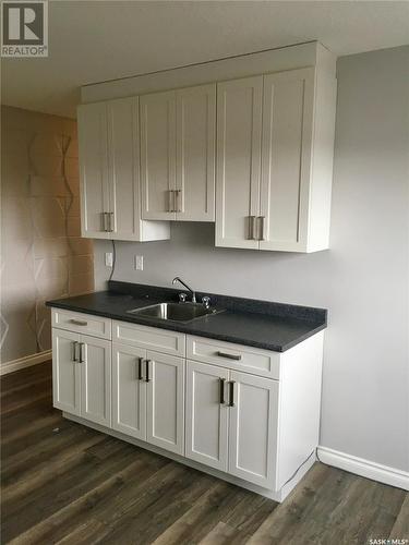 2712 7Th Avenue, Regina, SK - Indoor Photo Showing Kitchen