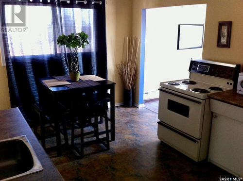 2712 7Th Avenue, Regina, SK - Indoor Photo Showing Kitchen