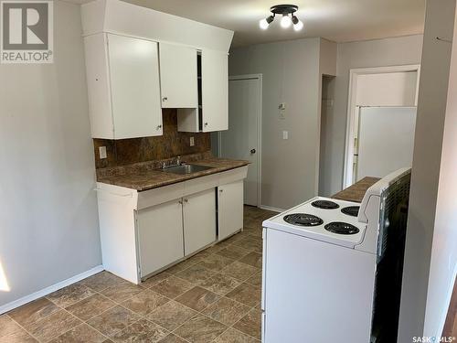 2712 7Th Avenue, Regina, SK - Indoor Photo Showing Kitchen