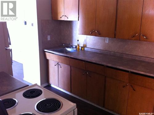 2712 7Th Avenue, Regina, SK - Indoor Photo Showing Kitchen