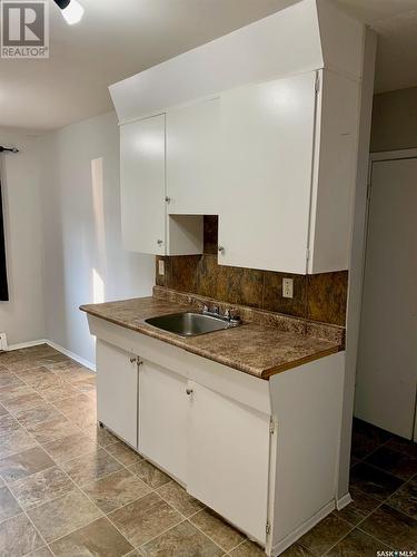 2712 7Th Avenue, Regina, SK - Indoor Photo Showing Kitchen