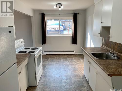 2712 7Th Avenue, Regina, SK - Indoor Photo Showing Kitchen