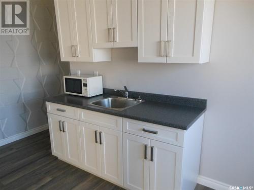 2712 7Th Avenue, Regina, SK - Indoor Photo Showing Kitchen