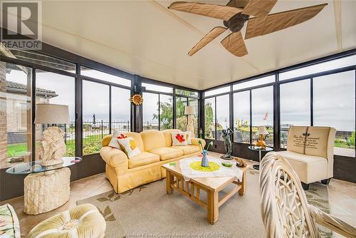 122 Cove Drive, Tecumseh, ON - Indoor Photo Showing Living Room