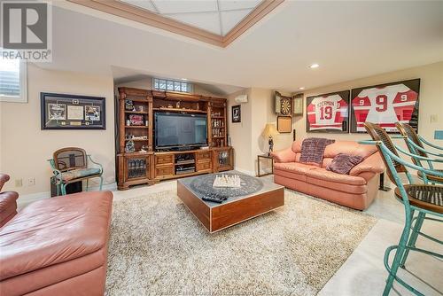 122 Cove Drive, Tecumseh, ON - Indoor Photo Showing Living Room