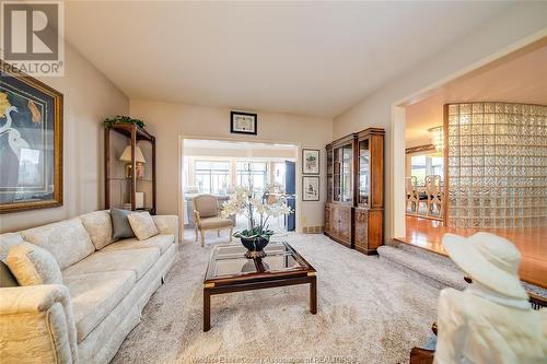 122 Cove Drive, Tecumseh, ON - Indoor Photo Showing Living Room