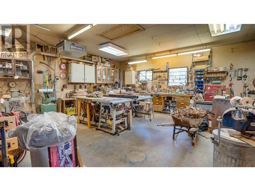 Garage/ work shop - 2868 Coates Road, Sorrento, BC 