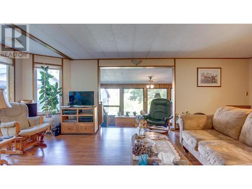 Living room - 2868 Coates Road, Sorrento, BC 