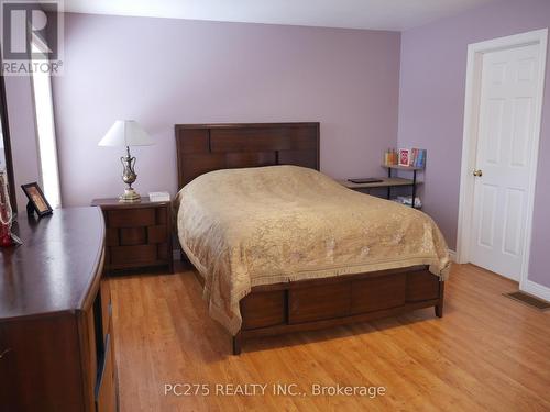 547 Ontario Street, Woodstock (Woodstock - South), ON - Indoor Photo Showing Bedroom