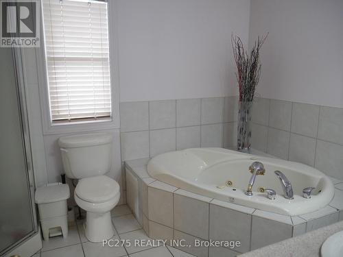 547 Ontario Street, Woodstock (Woodstock - South), ON - Indoor Photo Showing Bathroom