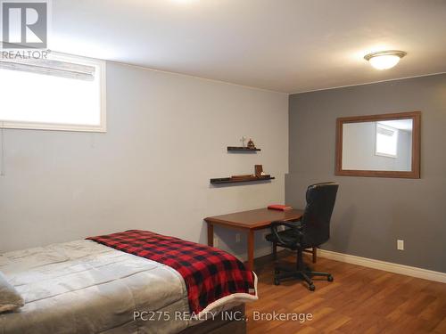 547 Ontario Street, Woodstock (Woodstock - South), ON - Indoor Photo Showing Bedroom