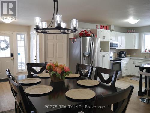 547 Ontario Street, Woodstock (Woodstock - South), ON - Indoor Photo Showing Dining Room