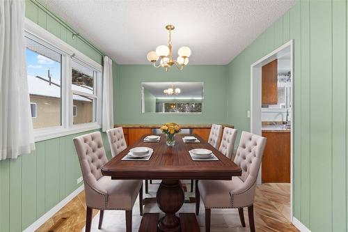 1115 Victoria Road, Revelstoke, BC - Indoor Photo Showing Dining Room