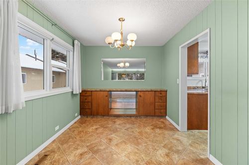 1115 Victoria Road, Revelstoke, BC - Indoor Photo Showing Other Room