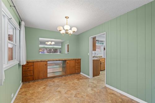 1115 Victoria Road, Revelstoke, BC - Indoor Photo Showing Other Room