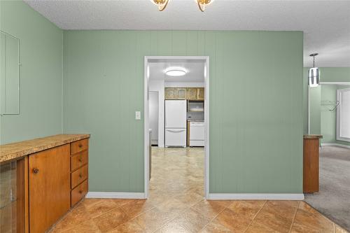 1115 Victoria Road, Revelstoke, BC - Indoor Photo Showing Other Room