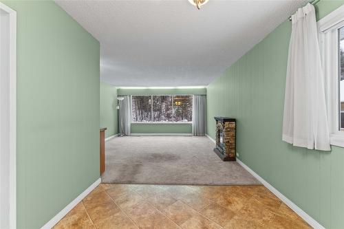 1115 Victoria Road, Revelstoke, BC - Indoor Photo Showing Other Room