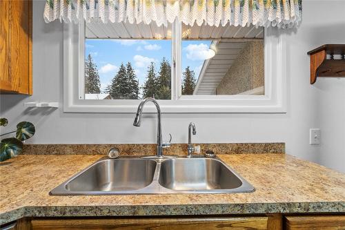 1115 Victoria Road, Revelstoke, BC - Indoor Photo Showing Kitchen With Double Sink