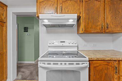 1115 Victoria Road, Revelstoke, BC - Indoor Photo Showing Kitchen