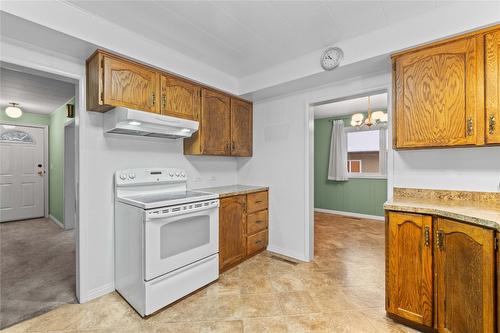 1115 Victoria Road, Revelstoke, BC - Indoor Photo Showing Kitchen