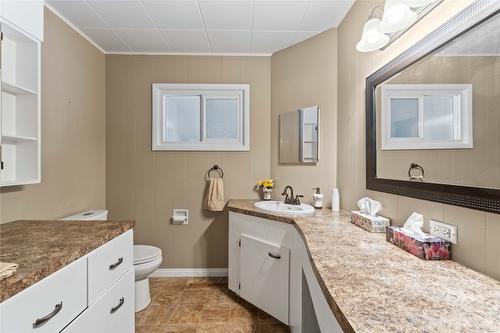 1115 Victoria Road, Revelstoke, BC - Indoor Photo Showing Bathroom