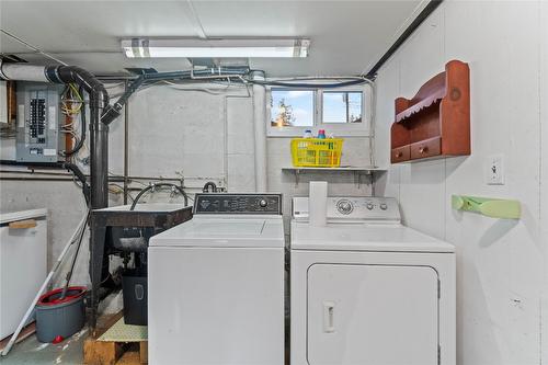 1115 Victoria Road, Revelstoke, BC - Indoor Photo Showing Laundry Room