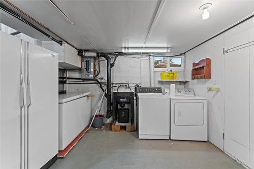 1115 Victoria Road, Revelstoke, BC - Indoor Photo Showing Laundry Room