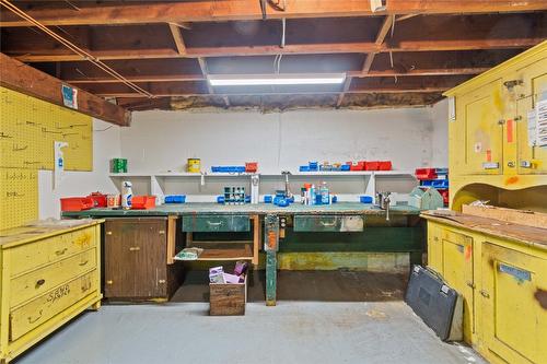 1115 Victoria Road, Revelstoke, BC - Indoor Photo Showing Basement