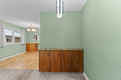 1115 Victoria Road, Revelstoke, BC - Indoor Photo Showing Other Room