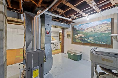 1115 Victoria Road, Revelstoke, BC - Indoor Photo Showing Basement