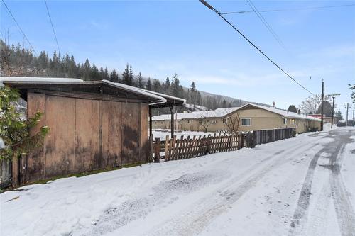 1115 Victoria Road, Revelstoke, BC - Outdoor