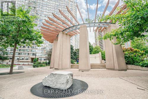 310 - 33 Elm Drive W, Mississauga, ON - Outdoor