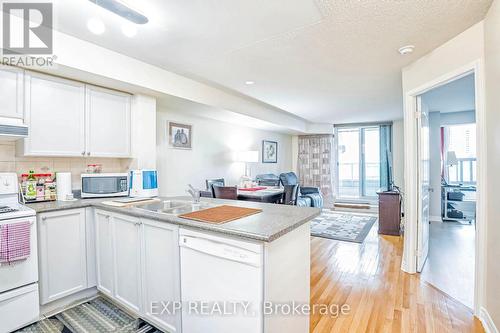 310 - 33 Elm Drive W, Mississauga, ON - Indoor Photo Showing Kitchen