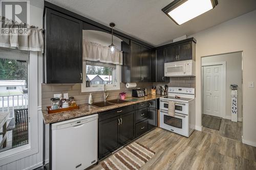 1620 Aberdeen Road, Prince George, BC - Indoor Photo Showing Kitchen With Double Sink