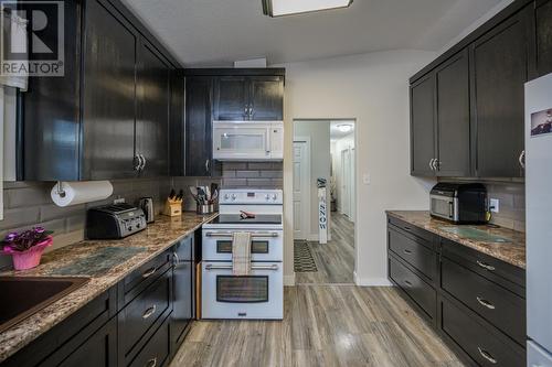 1620 Aberdeen Road, Prince George, BC - Indoor Photo Showing Kitchen