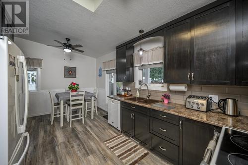 1620 Aberdeen Road, Prince George, BC - Indoor Photo Showing Kitchen With Double Sink