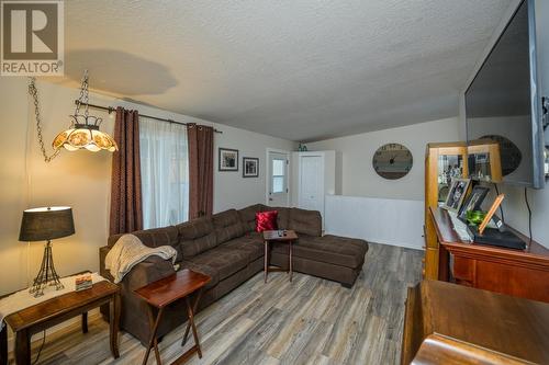 1620 Aberdeen Road, Prince George, BC - Indoor Photo Showing Living Room